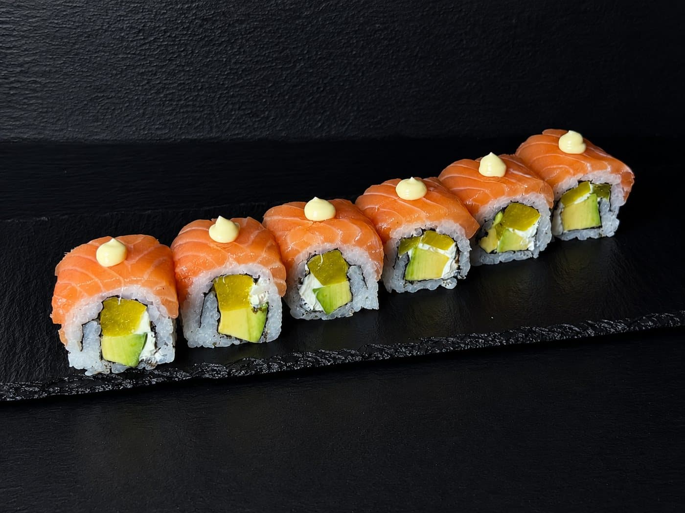 SALMON ROLL